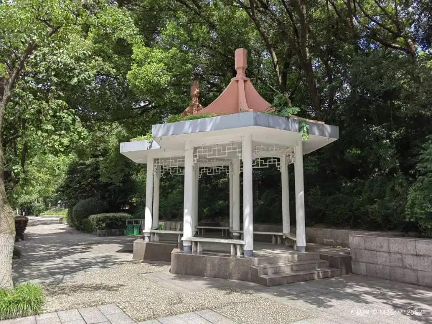 Hotels near Jiashan Park