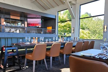 Daniel's Broiler - Leschi