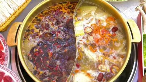 Yunjiuji · Fresh Mushroom & Yak Beef Hot Pot (Jiuzhaigou Branch) in 주자이거우