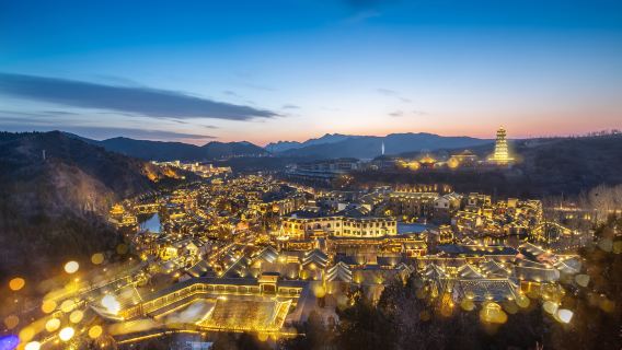 Excursión de un día a la Ciudad del Agua de Gubei y la Gran Muralla de Simatai en Pekín con conductor de habla inglesa