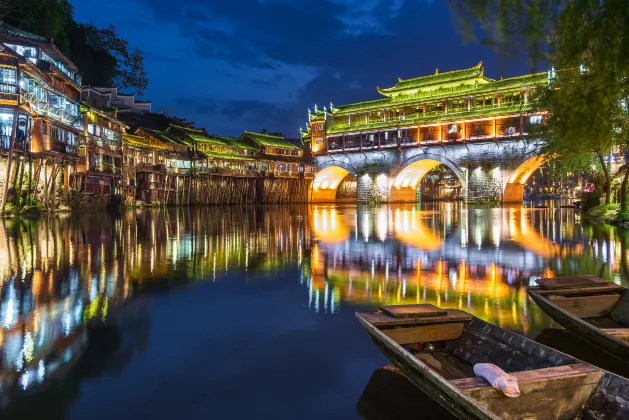 Qichi Yijiaren River-view Hostel