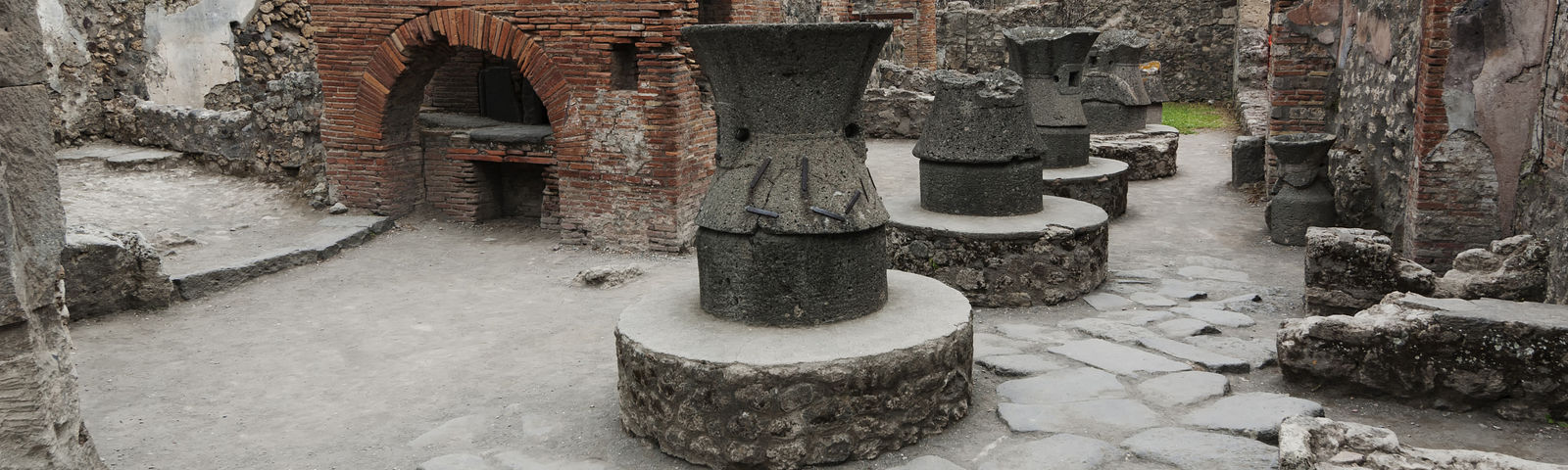 PompeiTours