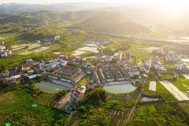 Meizhou Crescent Mountain Tourist area周辺のホテル