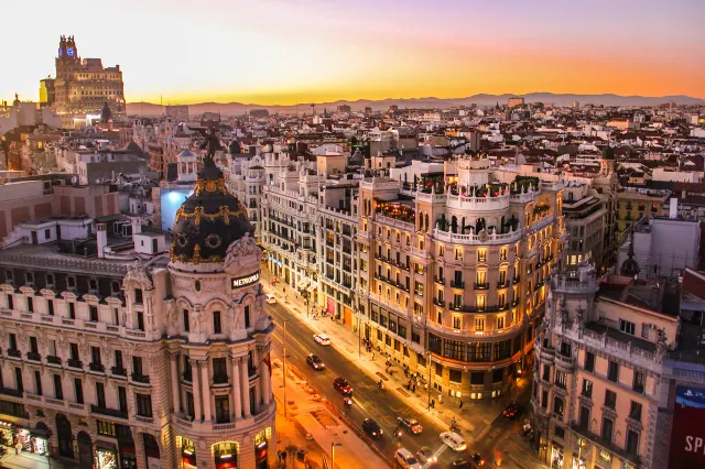 Города для идеального свидания：Мадрид
