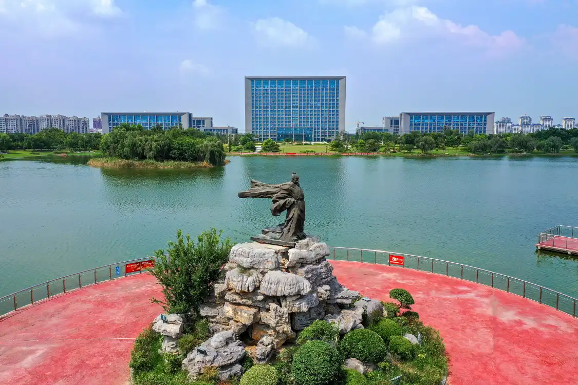 Các khách sạn gần Fengxian Feilonghu Park