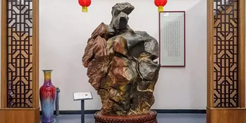 龍湖奇石