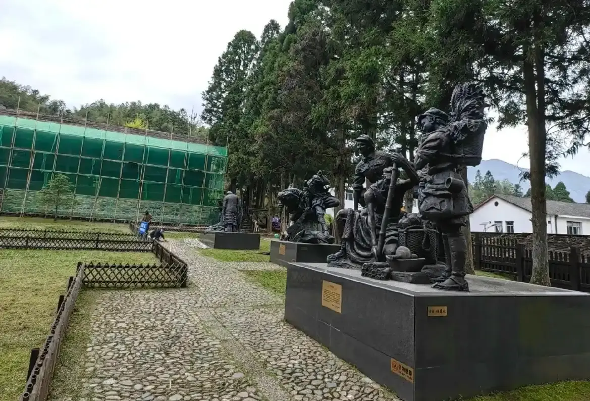 Hotels near China Red Army Long No.4 Junyiyuan Former Site