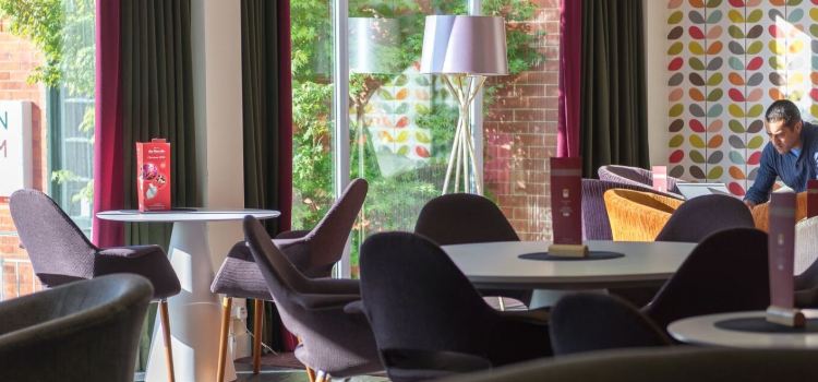 The Lounge at Lincoln Hotel