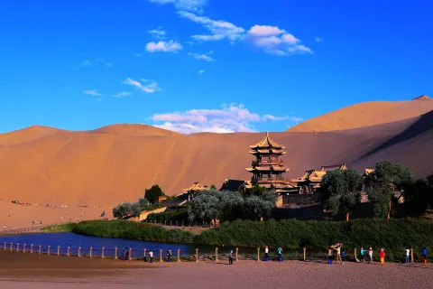 Mingsha Mountain International Luxury Camping