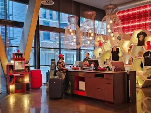 RED Roof bar