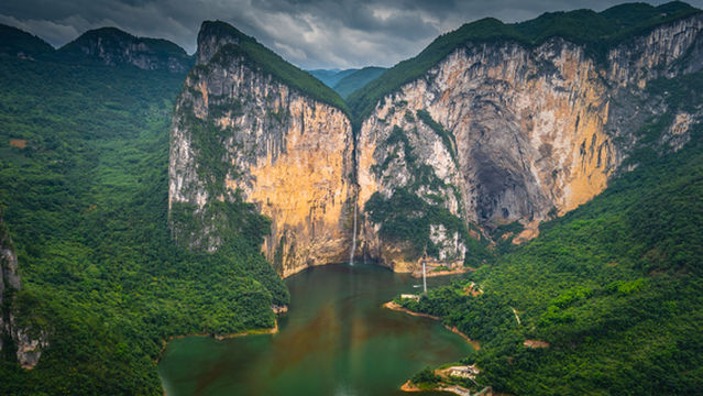 Butterfly Dance Qingjiang · Qingjiang Grand Canyon - Butterfly Rock