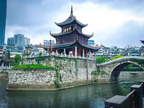 鄰近甲秀樓的酒店