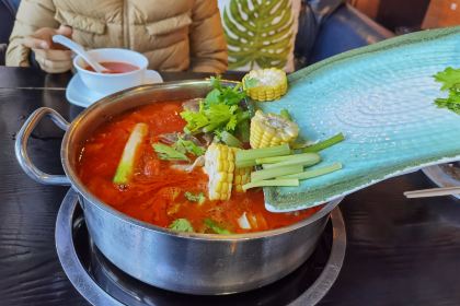 钟跷脚生态牛肉汤锅