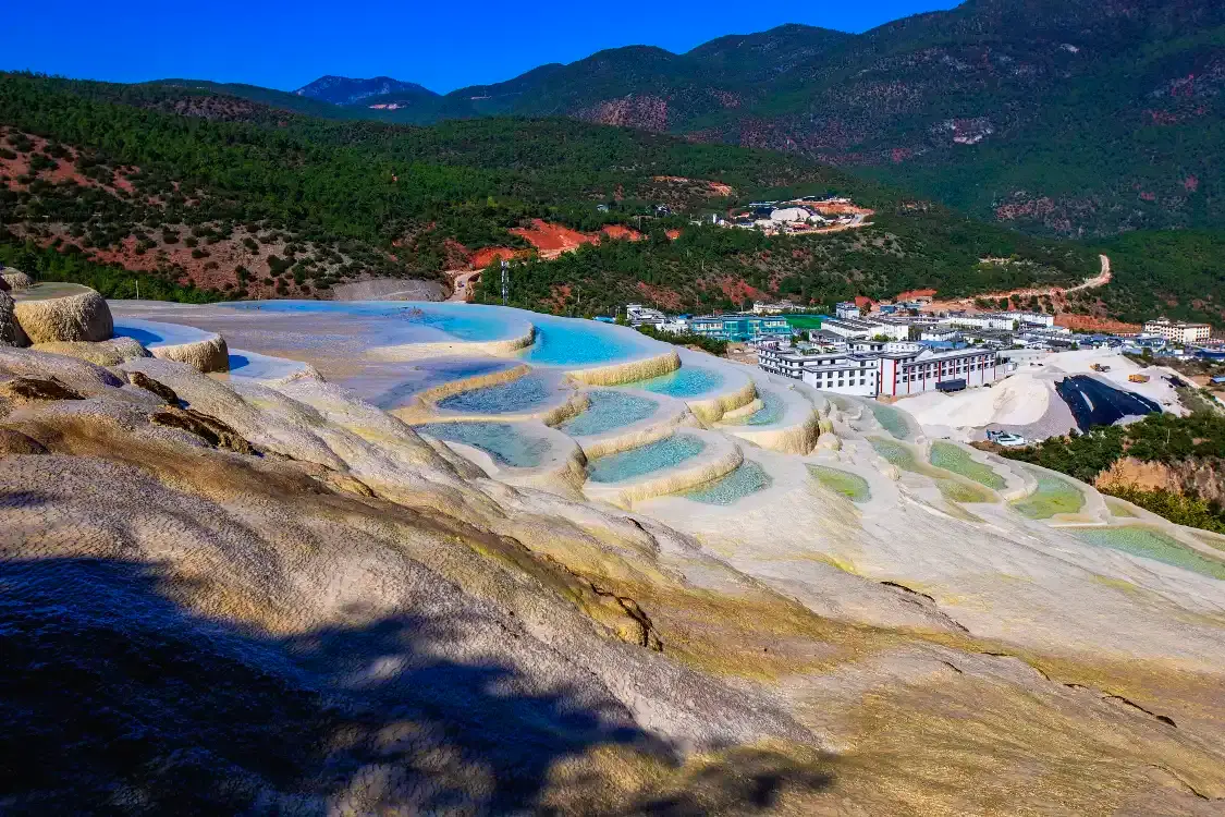 Hotel berhampiran White Water Terraces