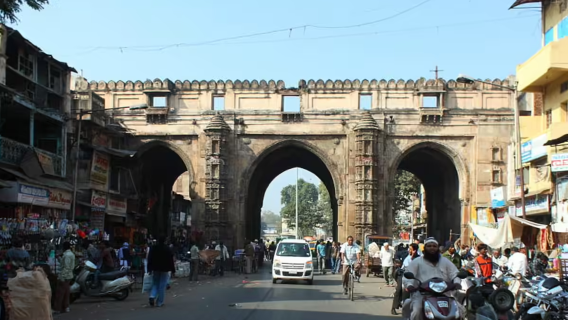 Teen Darwaja