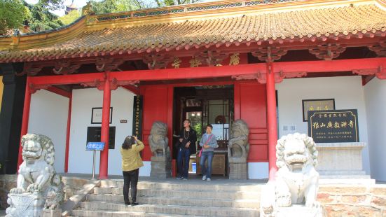 广教寺，位于江苏省南通市南郊的狼山风景区之中，是国务院确定的