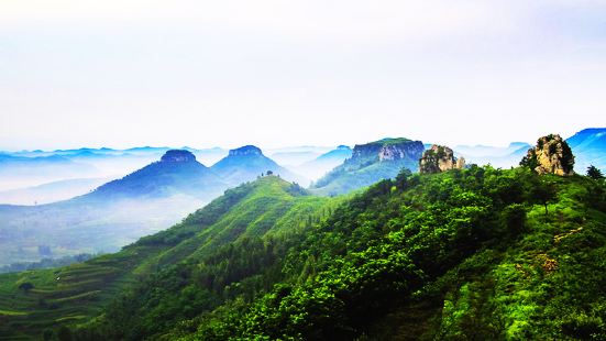 蒙阴岱崮景区位于山东省临沂市蒙阴具岱崮镇笊篱坪村，是国家4A