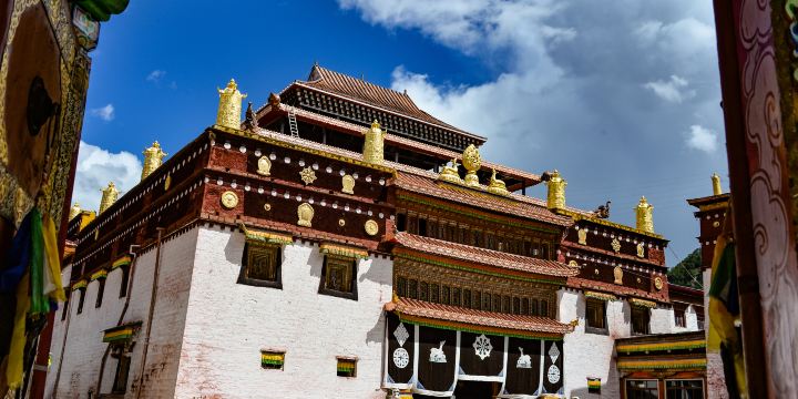 Langjiling Temple of Gongga