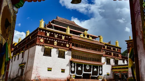 Langjiling Temple of Gongga