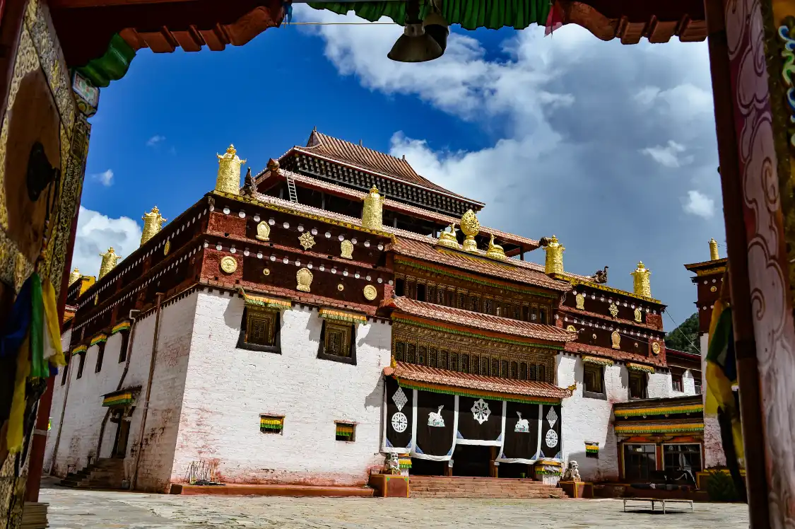 Langjiling Temple of Gongga周辺のホテル