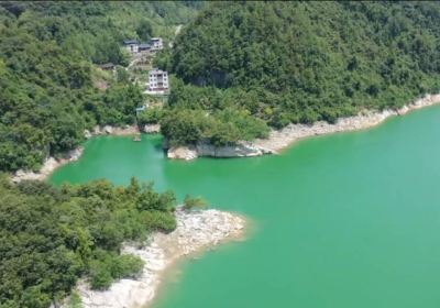 Озеро Дун Лонг