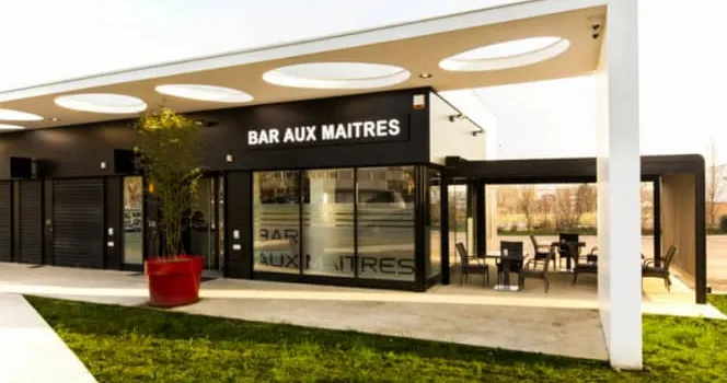 Le Bar Aux Maîtres