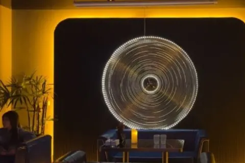 FOLLOW LOUNGE