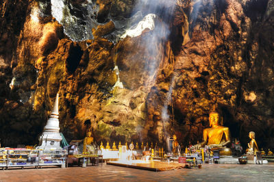 Пещерный храм Khao Luang