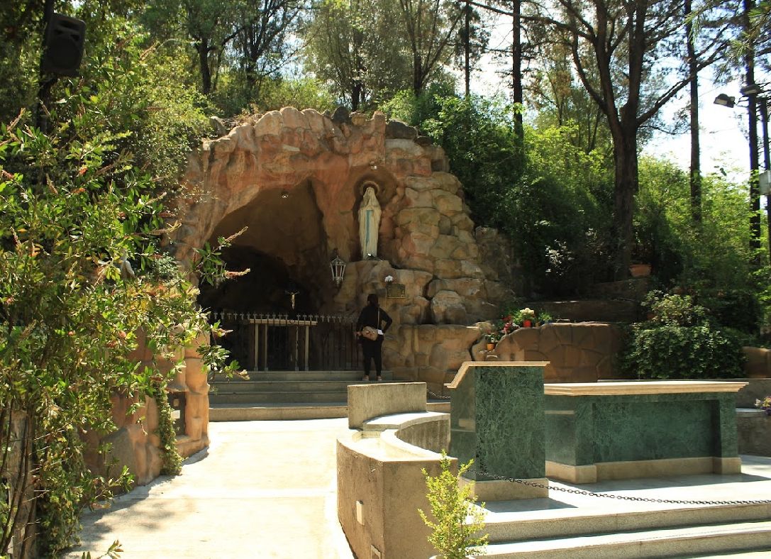 Capilla de la Virgen de Lourdes