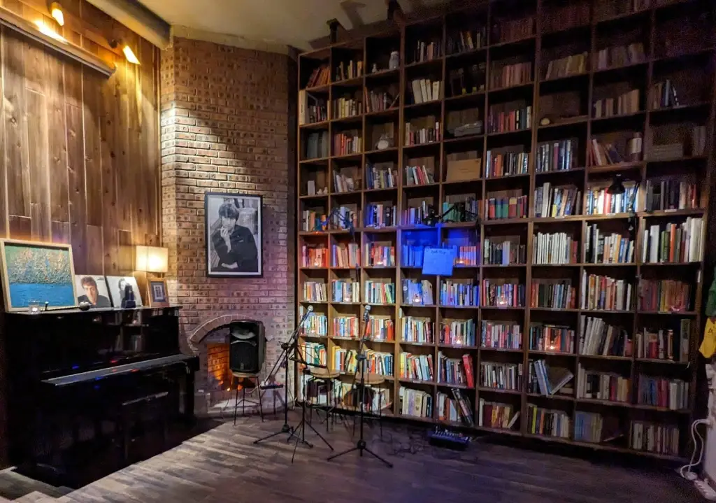 Tranquil Books & Coffee - 5 Nguyễn Quang Bích