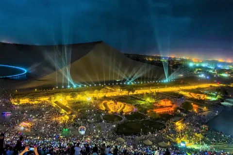 Mingsha Mountain