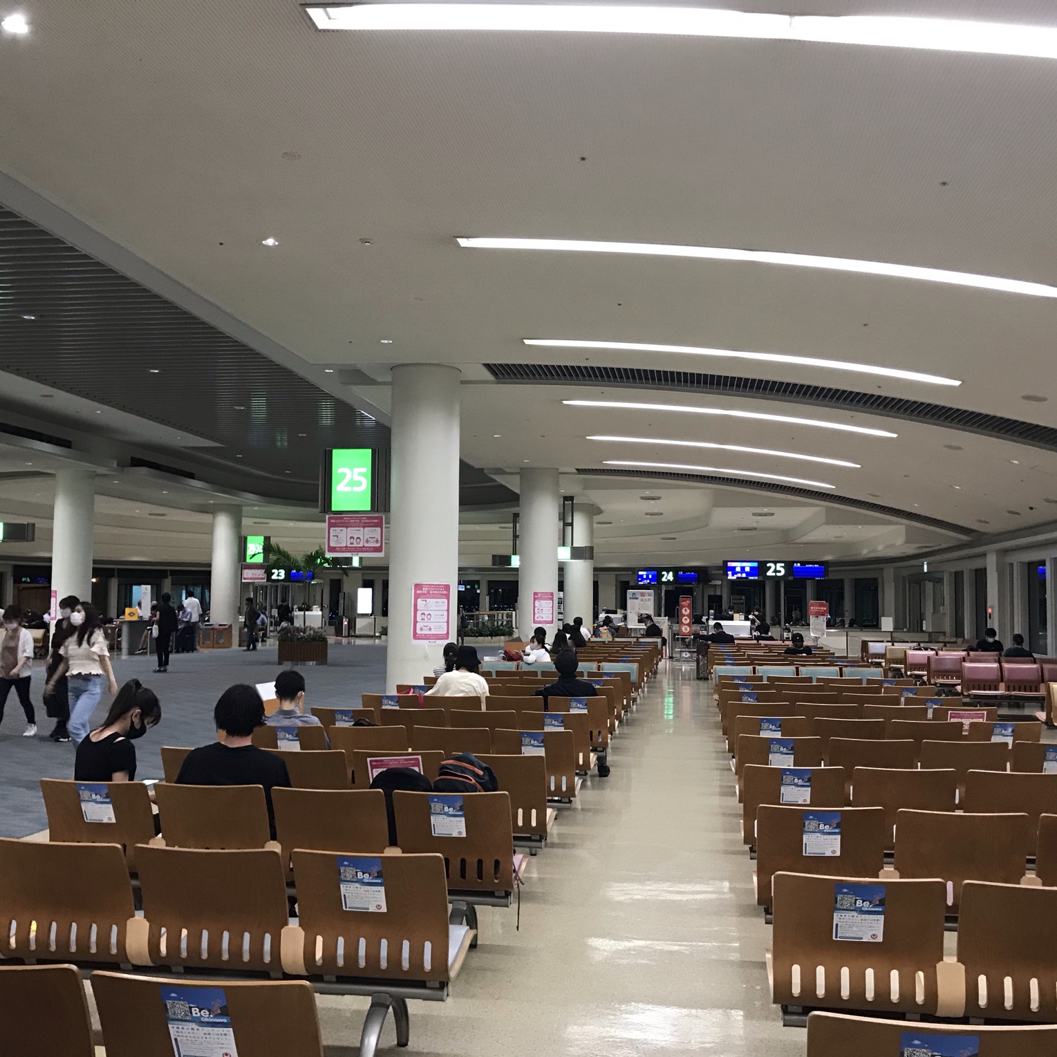 那覇空港 到着すると頭上に めんそーれ のウェルカムボードが Trip Com 沖縄の旅のブログ 那覇空港 到着すると頭上に めんそーれ のウェルカムボードが Trip Com 沖縄の旅のブログ