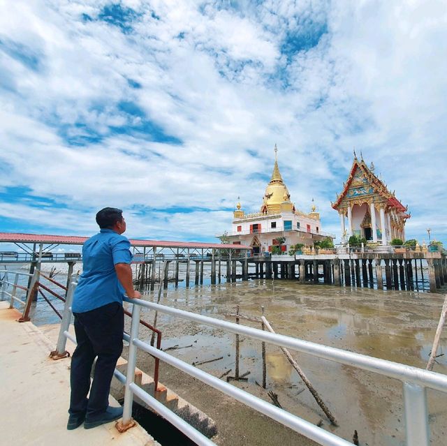 โบสถ์​กลางน้ำ