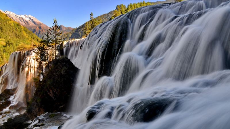 Zhenzhutan Waterfall