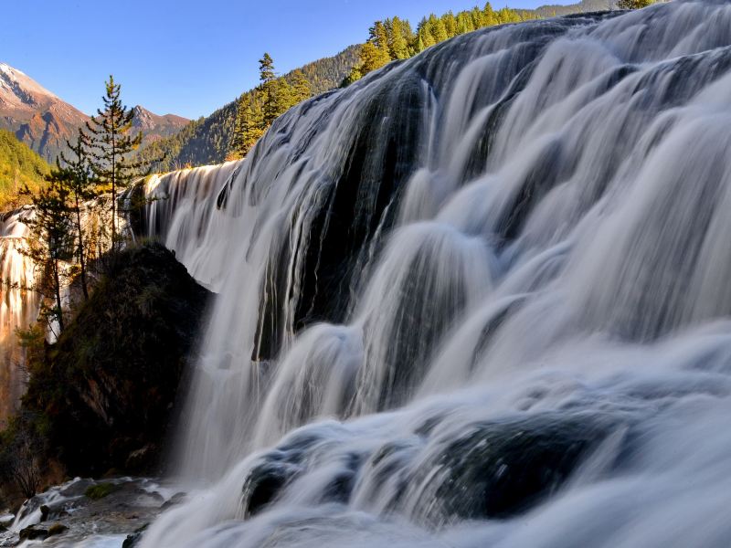 Zhenzhutan Waterfall