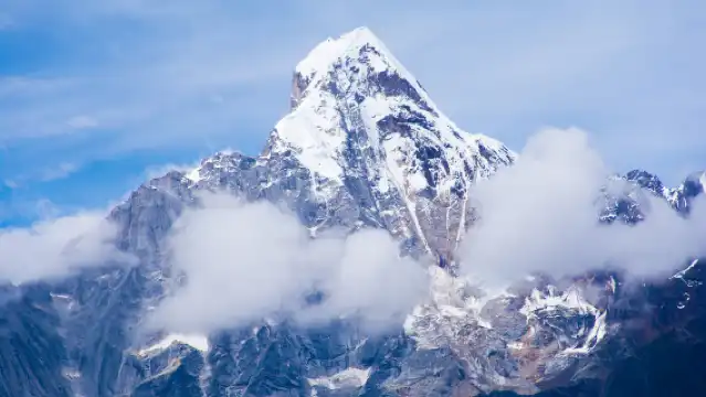 A round-trip one-day tour to Shuangqiao Valley and Siguniang Mountain from Chengdu for sightseeing