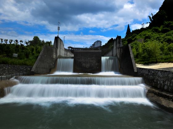 Tongzi West Lake