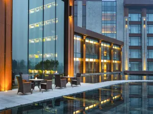 LE MERIDIEN BAR