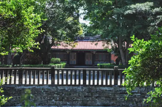 Hotels near Daguan Academy