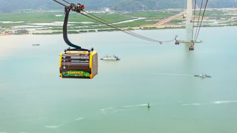 Sun World Cat Ba Cable Car attraction in ไฮฟอง