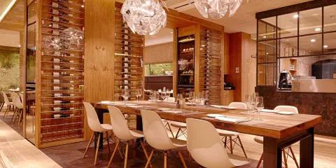 RIVA Restaurant & Bar