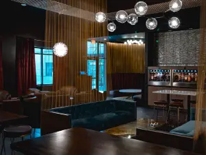 Social Oak Wine & Whiskey Lounge