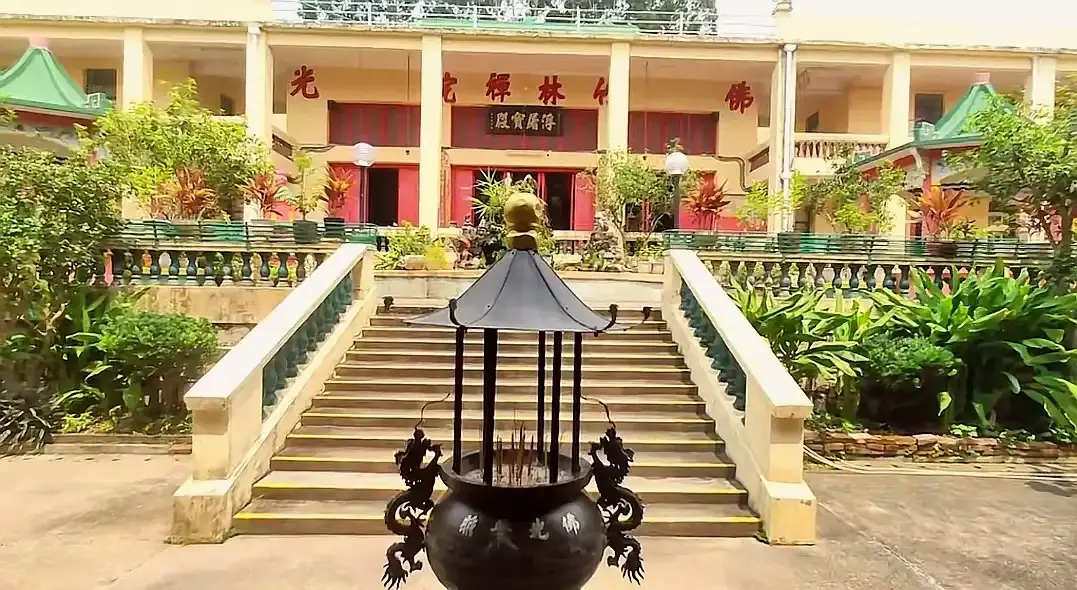 Hotels near Chuk Lam Sim Monastery