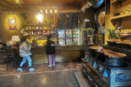 马尔康小官寨民宿·太白楼餐酒吧