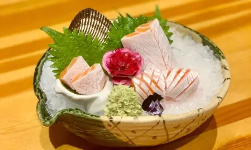 SA RAKU Sushi House
