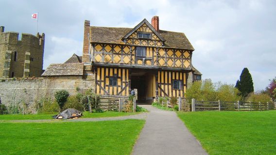 Stokesay Castle