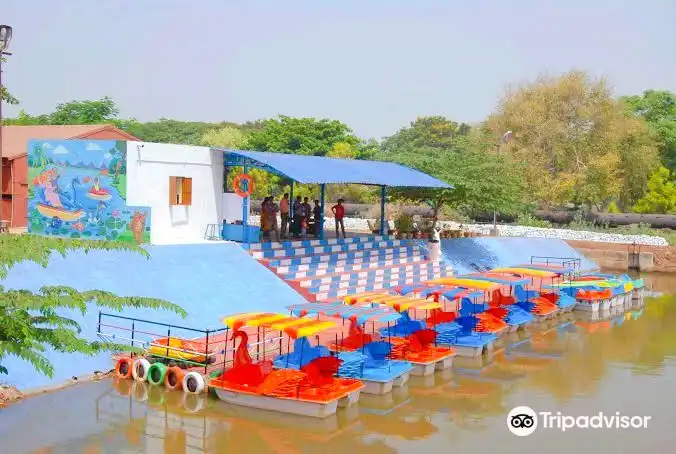 Hotels near Tungabhadra Dam And Garden