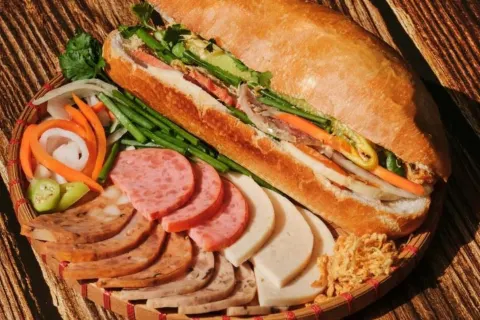 Bánh Mì Huynh Hoa