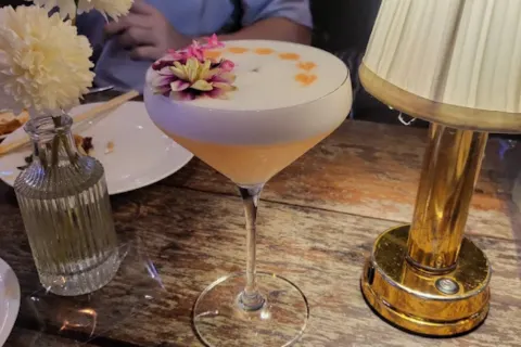 The camellia cafe & music bar