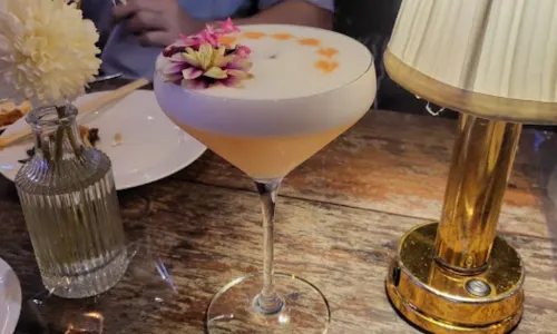 The camellia cafe & music bar